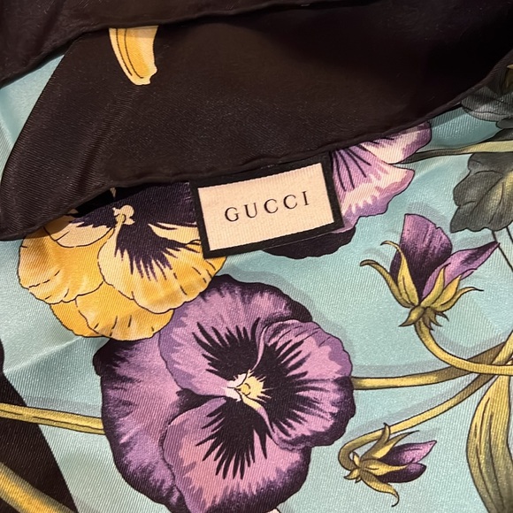 Pristine Gucci 100% Silk Scarf - Picture 6 of 7